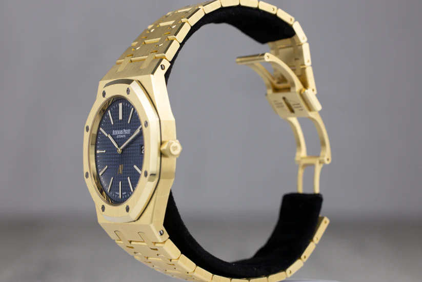 AP15202BARoyalOakJumbo_ExtraThin_YellowGoldBlueDial2021-3
