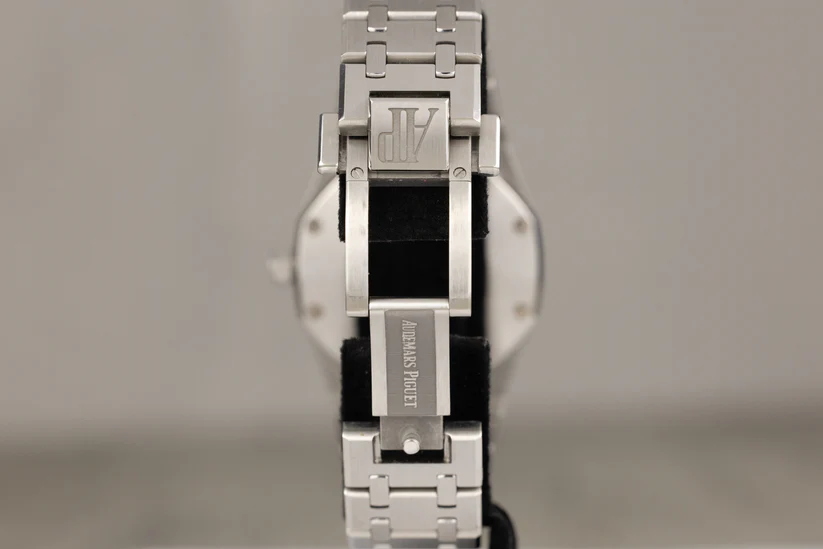 AP15450STRoyalOak37mmStainlessSteelBlackDialWatchOnly-2