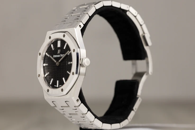 AP15450STRoyalOak37mmStainlessSteelBlackDialWatchOnly-3
