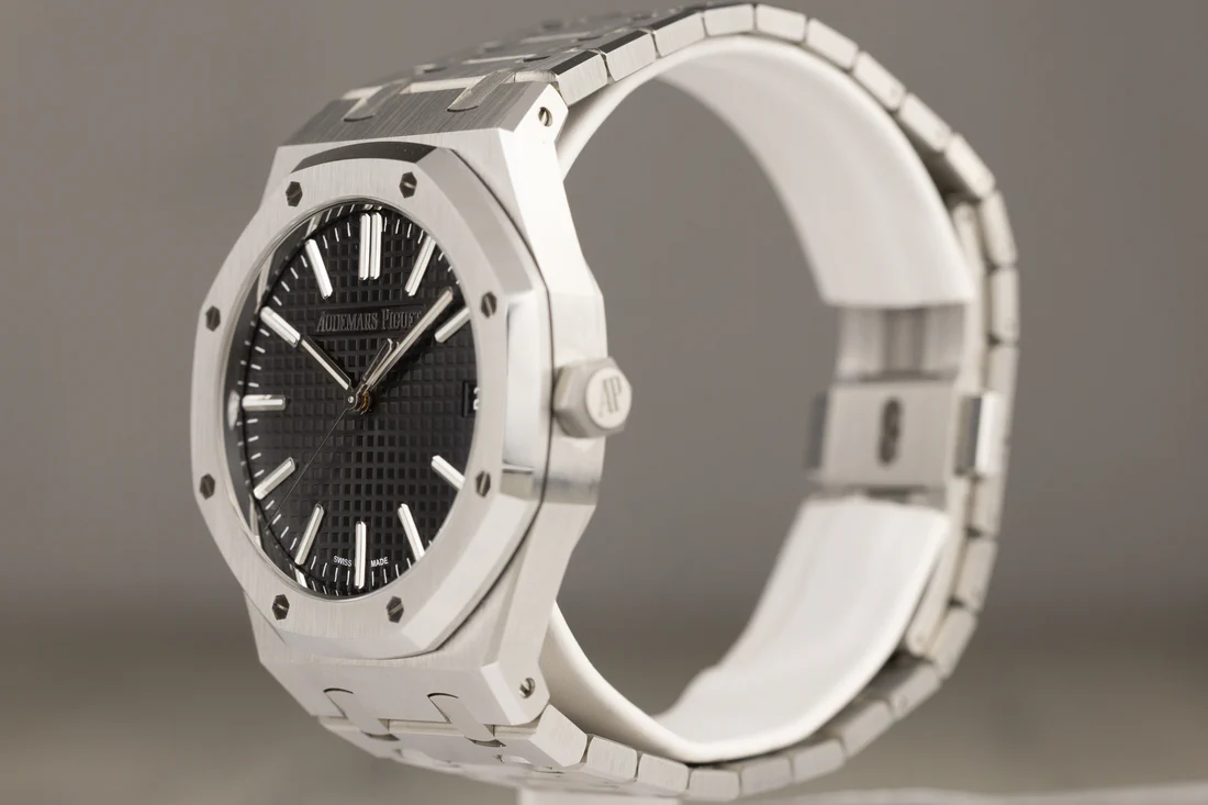 AP15510STRoyalOakSelfwindingStainlessSteelBlackDial-3