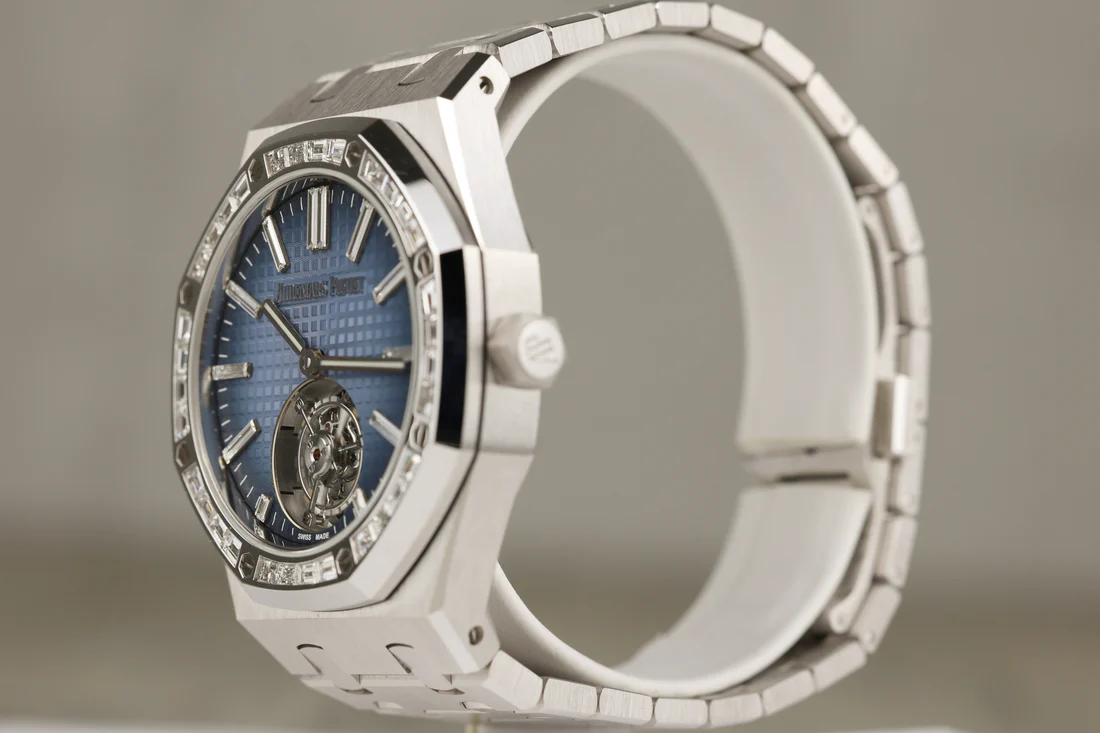 AudemarsPiguet26730BCRoyalOakSelfwindingFlyingTourbillon41mmWhiteGoldDiamondBaguetteBezelBlueDial-3