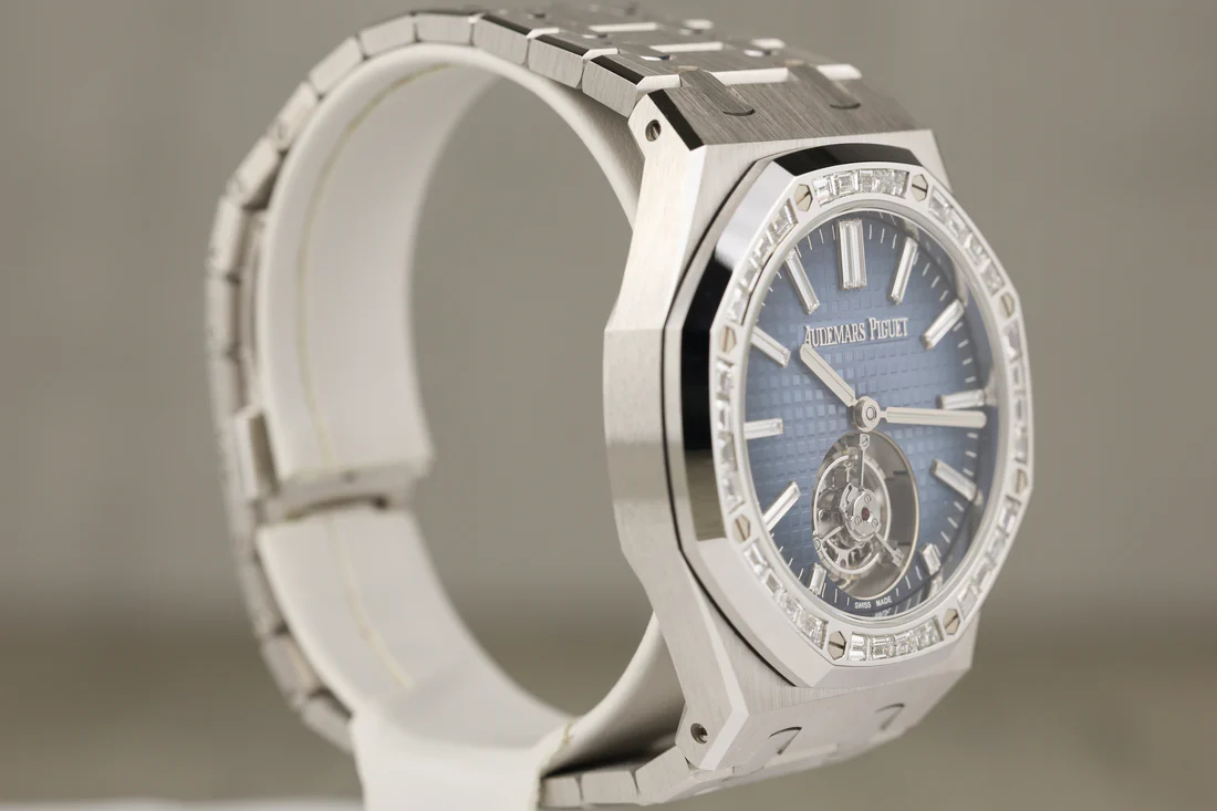 AudemarsPiguet26730BCRoyalOakSelfwindingFlyingTourbillon41mmWhiteGoldDiamondBaguetteBezelBlueDial-4
