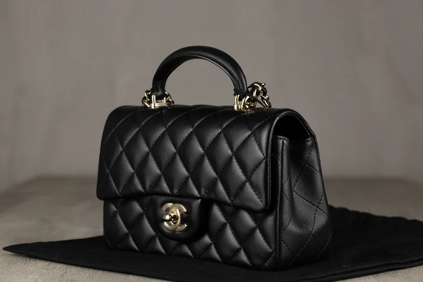 ChanelAS2431B0666094305MiniCocoFlapBagwithTopHandleinBlackQuiltedLambskinLeather_Gold-ToneHardware21cmx15cmx10cm-3