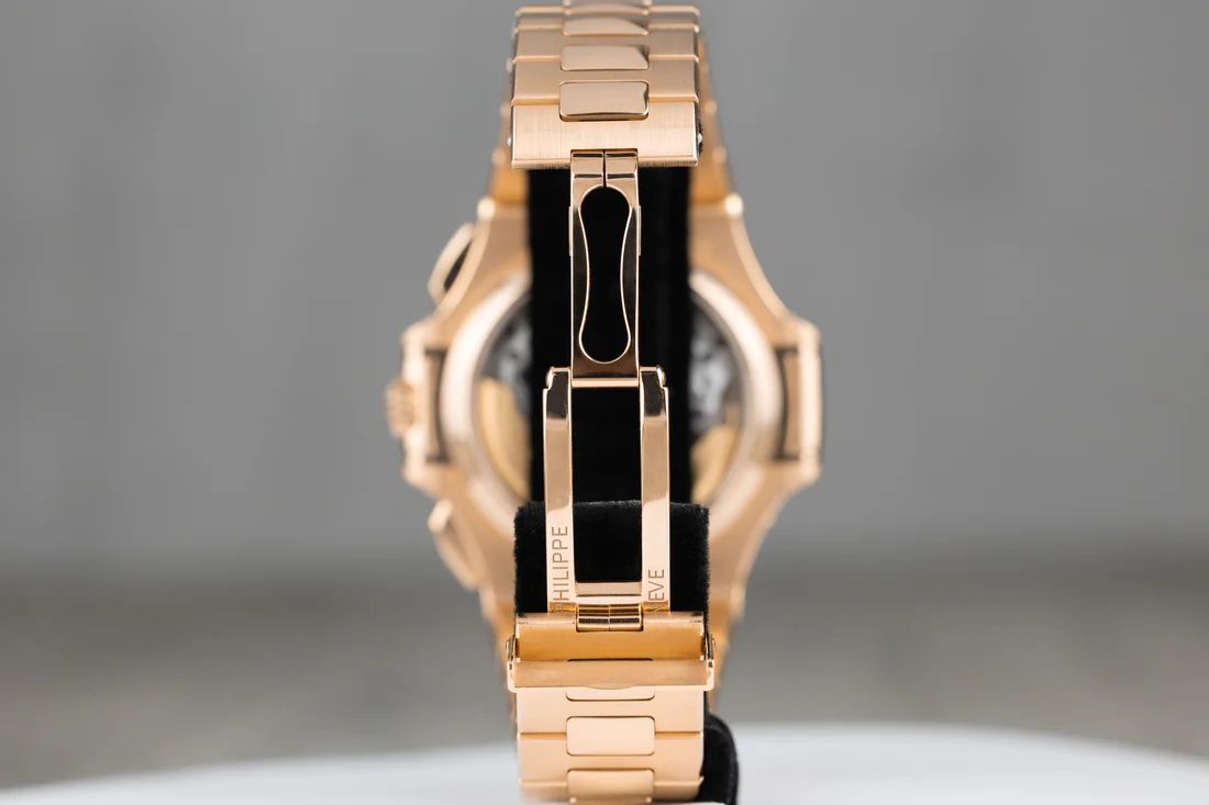 PatekPhilippe5980_1RNautilusChronographDateBlackDialOldClasp2020-2