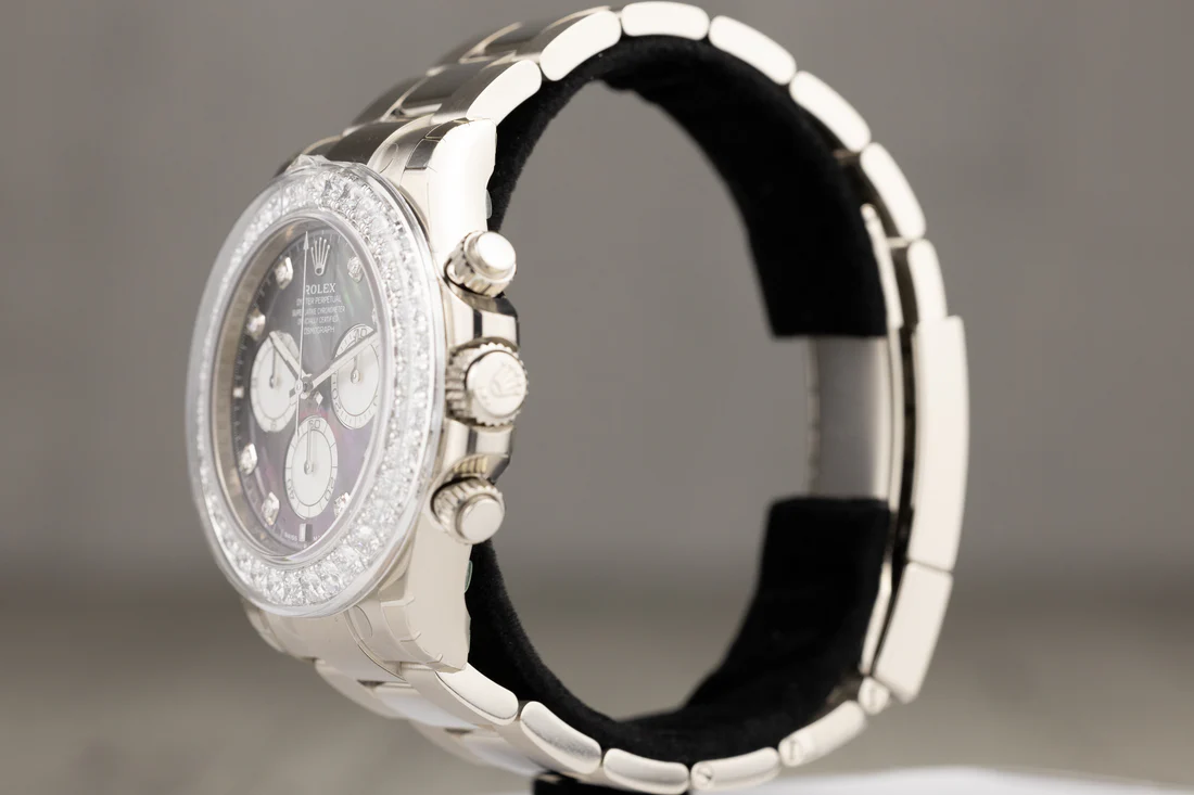 Rolex126579RBRDaytonaWhiteGoldDiamondBezelBlackMOPMotherofPearlDiamondDial2024-3