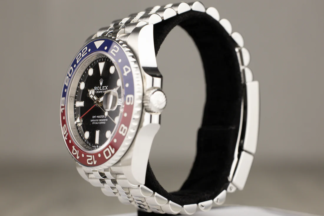Rolex126710BLROGMT-MasterII_Pepsi_StainlessSteelJubileeBraceletBlackDial2019-3