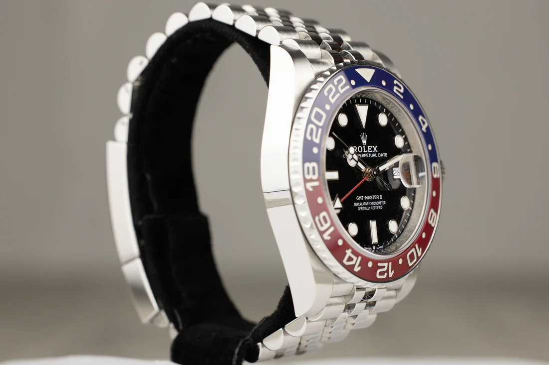 Rolex126710BLROGMT-MasterII_Pepsi_StainlessSteelJubileeBraceletBlackDial2019-4