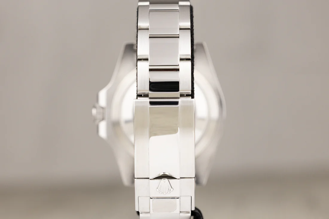 Rolex126710BLROGMT-MasterII_Pepsi_StainlessSteelOysterBraceletBlackDial2022-2