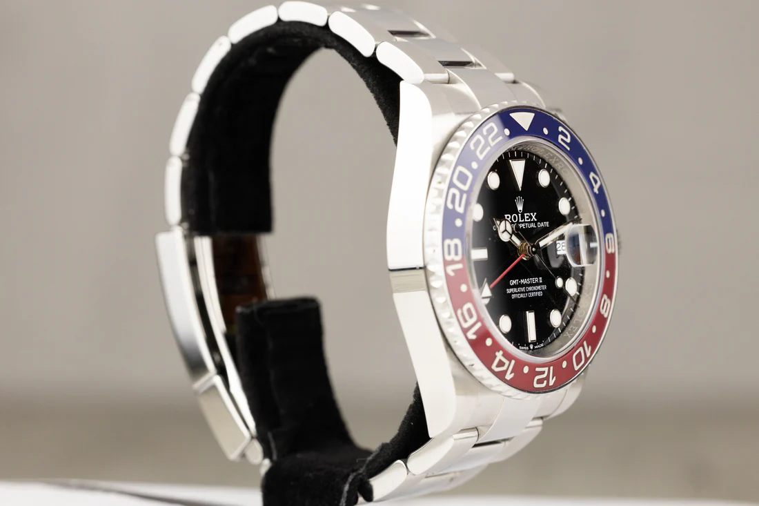 Rolex126710BLROGMT-MasterII_Pepsi_StainlessSteelOysterBraceletBlackDial2022-4